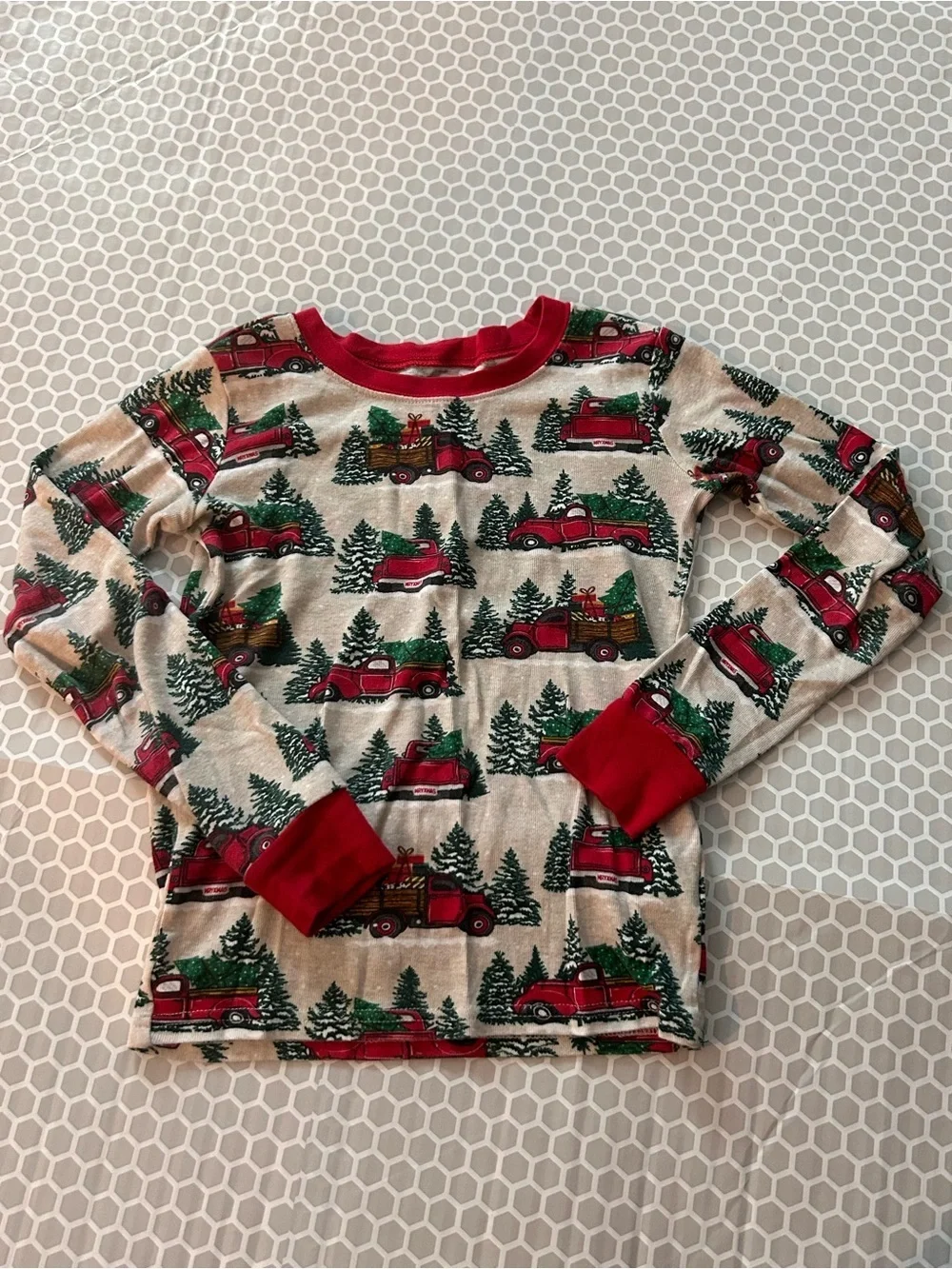 PJ Place Red Truck Print Kids Pajama Set in Cream. Size 7
